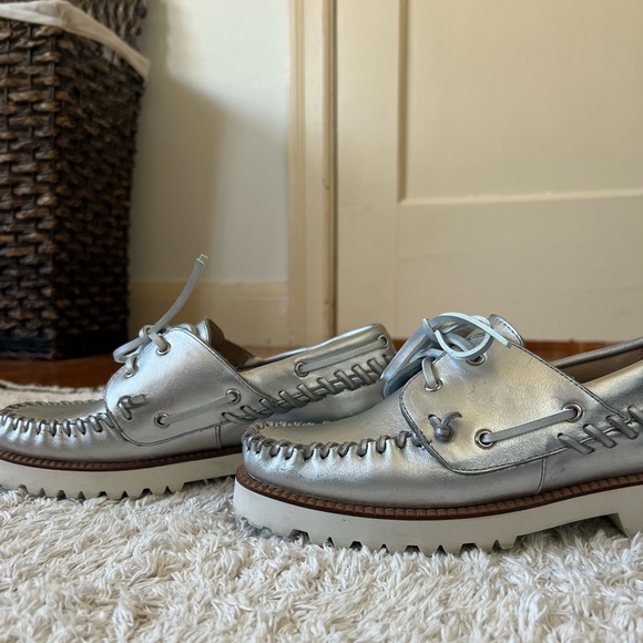 Freda Salvador Lug Boat Shoe Metallic Silver Sz 8 - Picture 2 of 6